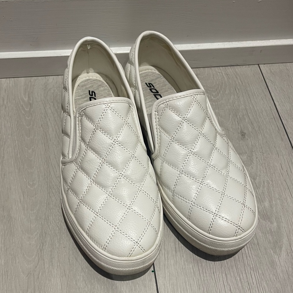 SODA slip on white shoe
